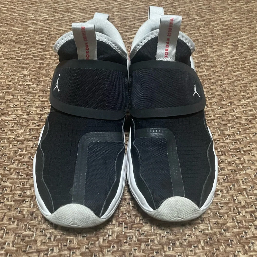 Jordan Boys 23-7 sneakers, size 3. - Picture 2 of 4